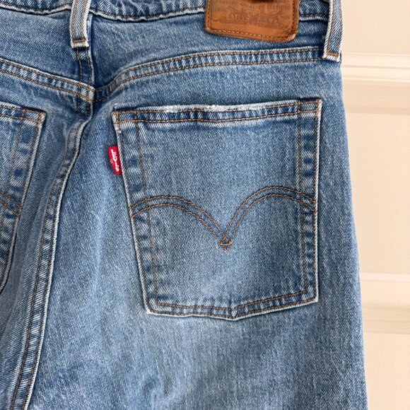 Levis Straight Cropped Wedgie Jeans - Medium Wash - Picture 5 of 6